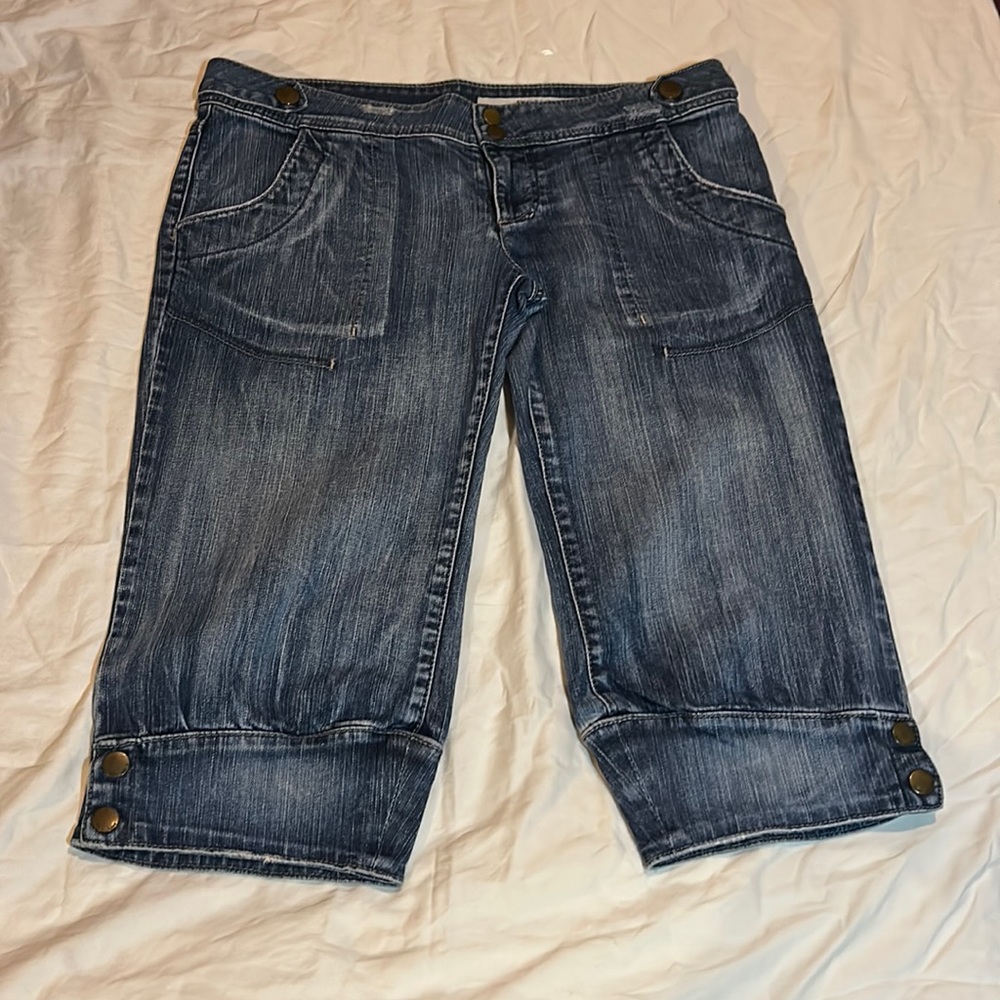 Women’s DKNY Cuffed-Style Denim Capris Size 13